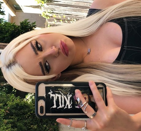 Naakte gelekte OnlyFans-foto van Viperous