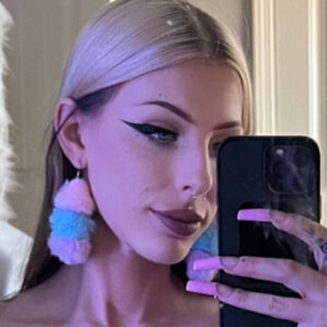 Naakte gelekte OnlyFans-foto van Strawberrysqurtcake