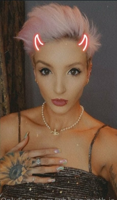 Naakte gelekte OnlyFans-foto van Whoonearthisanna