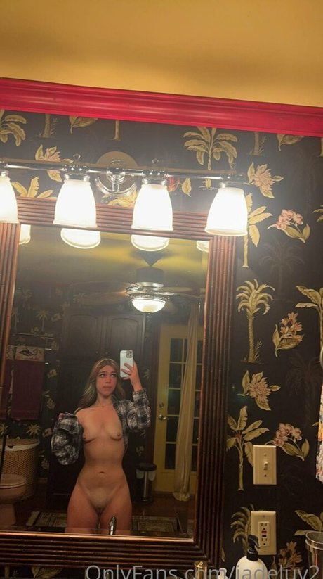 Naakte gelekte OnlyFans-foto van Jadeluv2