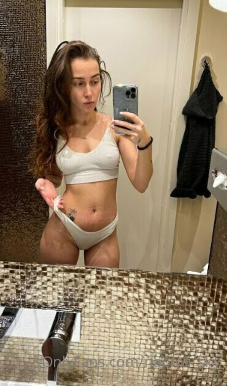 Naakte gelekte OnlyFans-foto van Cutienaomi