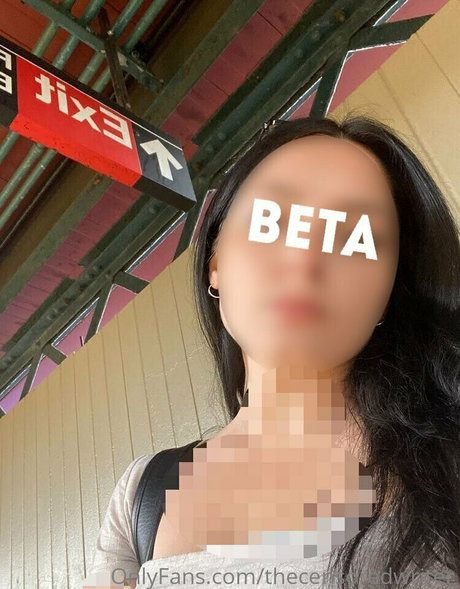 Naakte gelekte OnlyFans-foto van Thecensoredwriter