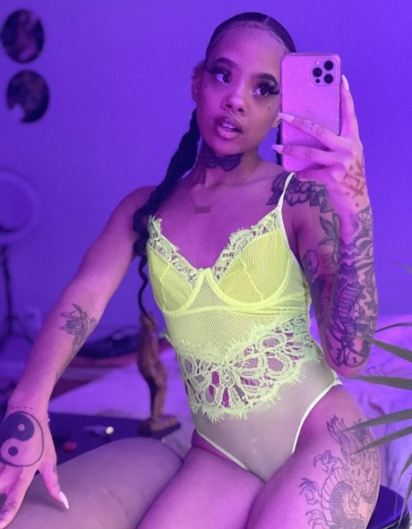Naakte gelekte OnlyFans-foto van Tiffanylannette