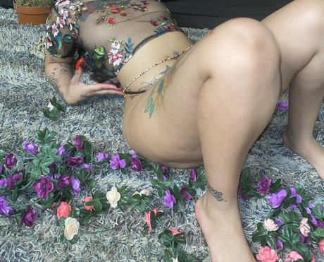 Naakte gelekte OnlyFans-foto van Rebelliouschantele