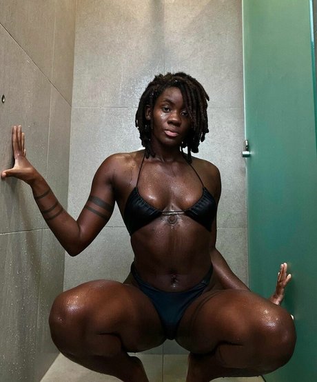 Naakte gelekte OnlyFans-foto van Binanjikam