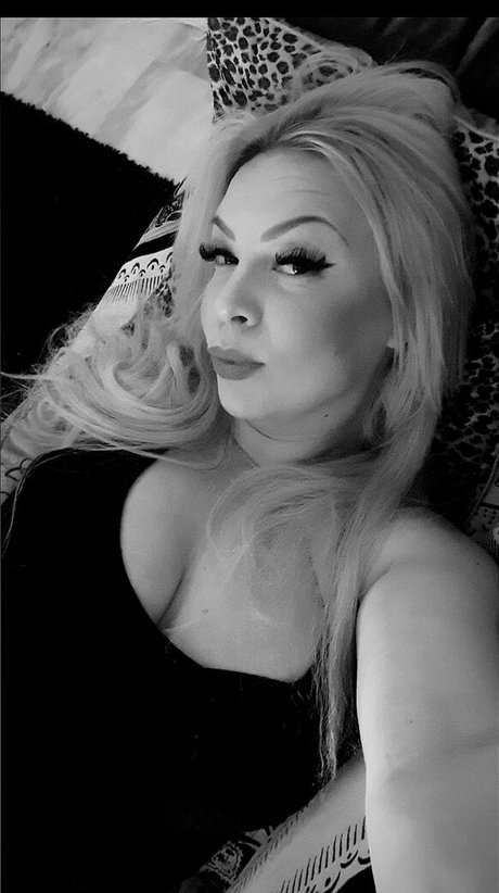 Naakte gelekte OnlyFans-foto van Mingnaa
