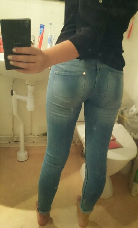 Naakte gelekte OnlyFans-foto van Yaboielina
