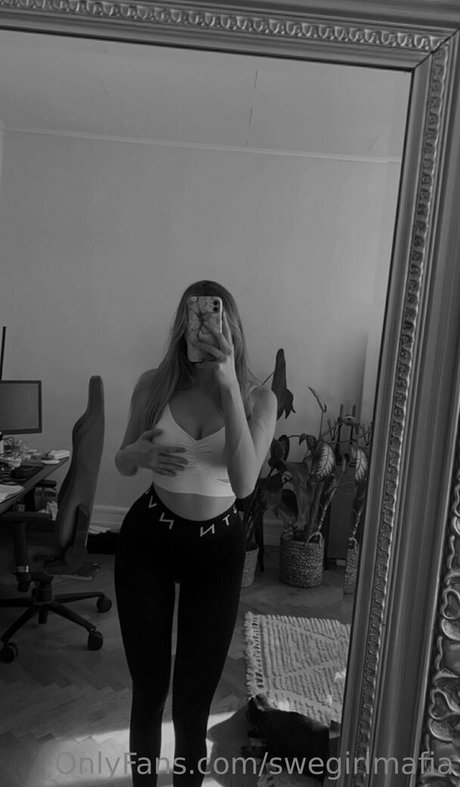 Naakte gelekte OnlyFans-foto van Swegirlmafia