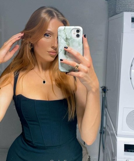 Naakte gelekte OnlyFans-foto van Swegirlmafia