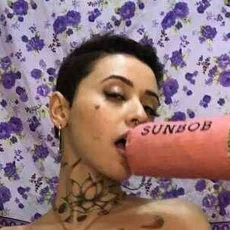 Naakte gelekte OnlyFans-foto van Sugarbabydool