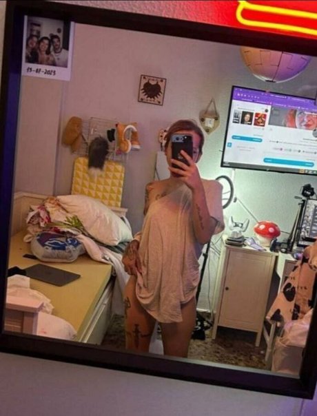 Naakte gelekte OnlyFans-foto van Xhuronax