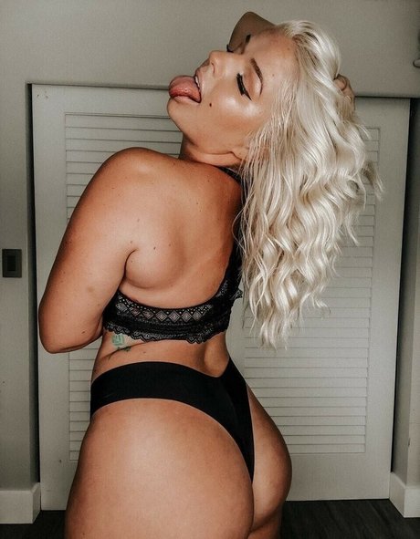 Naakte gelekte OnlyFans-foto van Danielle Nickerson