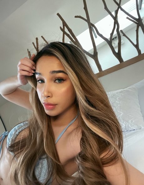 Naakte gelekte OnlyFans-foto van Anna Marcelo
