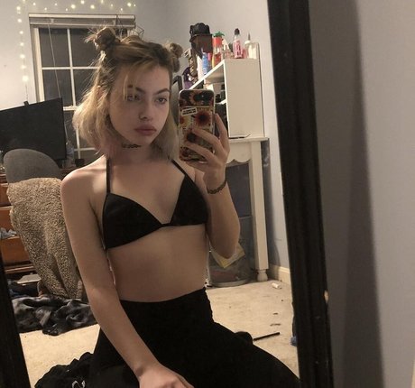 Naakte gelekte OnlyFans-foto van Snottea