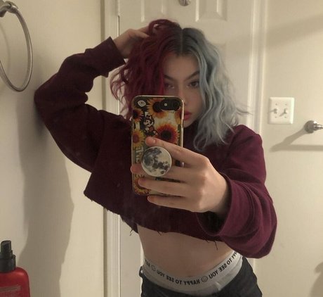 Naakte gelekte OnlyFans-foto van Snottea