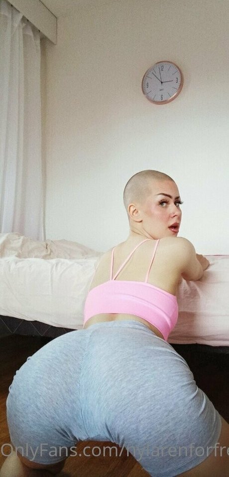 Naakte gelekte OnlyFans-foto van Nylarenforfree