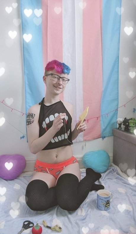Naakte gelekte OnlyFans-foto van Enbyjupiterfree