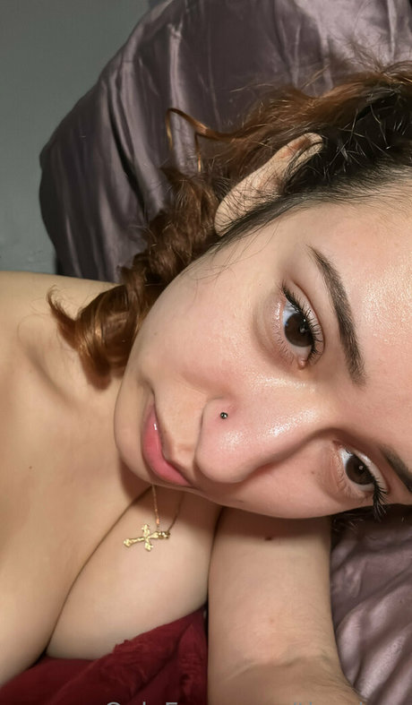 Naakte gelekte OnlyFans-foto van Tinyrissy