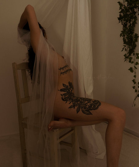 Naakte gelekte OnlyFans-foto van Anyaafterglowfree