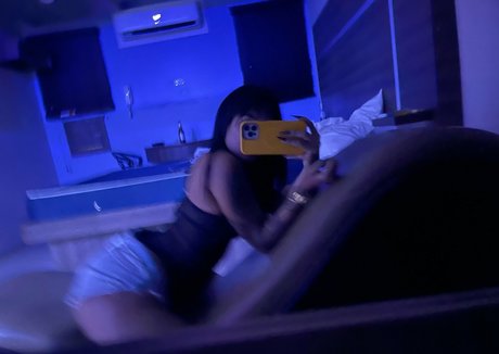 Naakte gelekte OnlyFans-foto van Patritwin