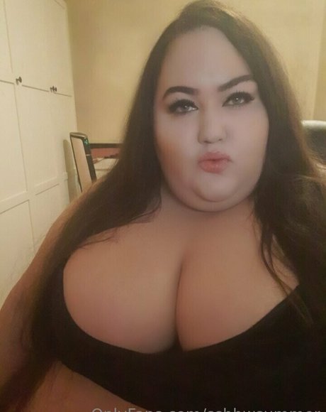 Naakte gelekte OnlyFans-foto van Ssbbwsummer