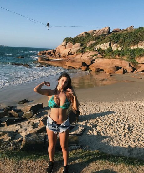 Naakte gelekte OnlyFans-foto van Beatriz Neuman