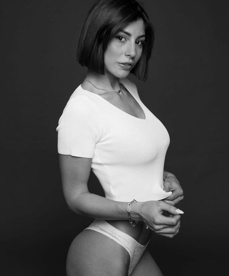 Naakte gelekte OnlyFans-foto van Carolina Dallari