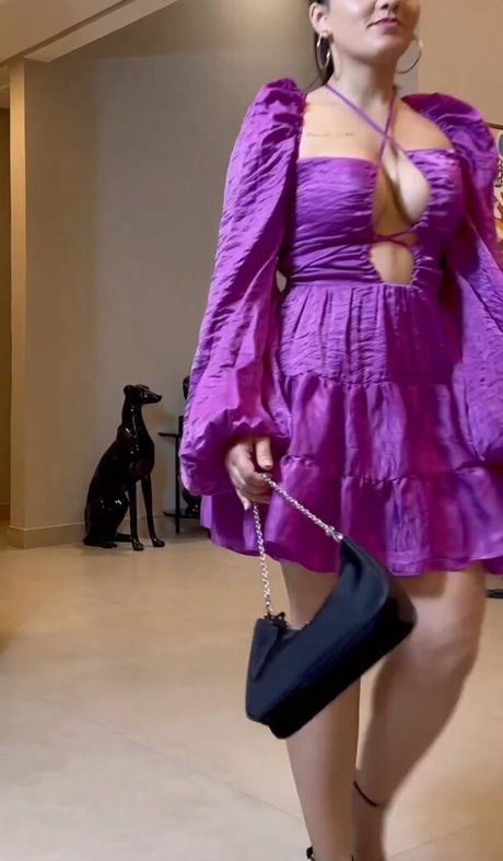 Naakte gelekte OnlyFans-foto van Sunaika Bruna