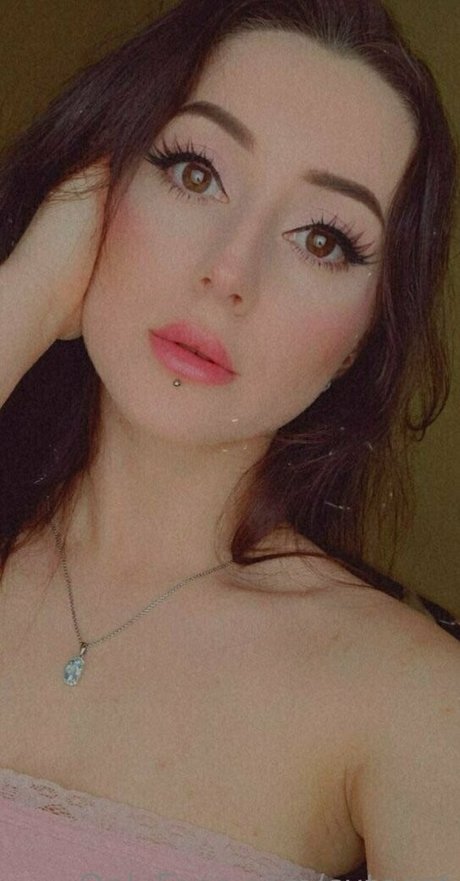 Naakte gelekte OnlyFans-foto van Miameli
