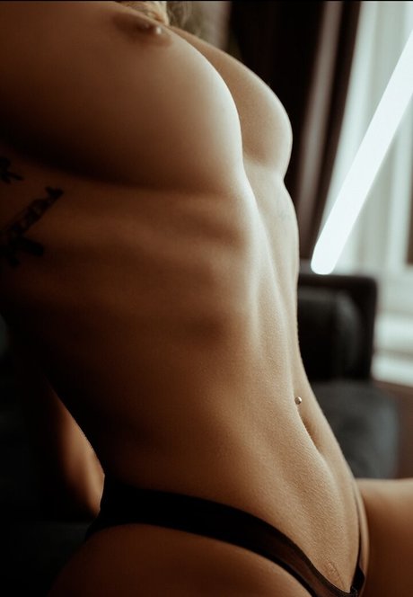Naakte gelekte OnlyFans-foto van Tatyana Sahara