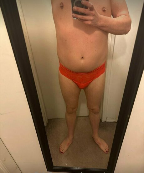 Naakte gelekte OnlyFans-foto van Yourstepmommy