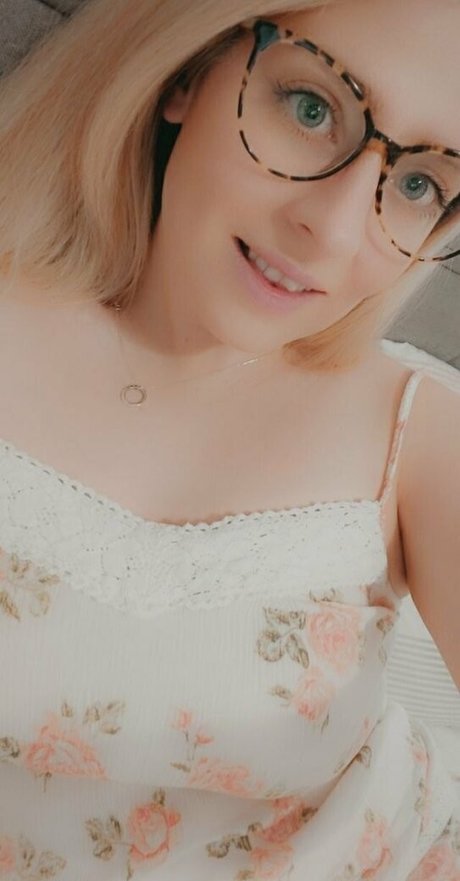 Naakte gelekte OnlyFans-foto van Lottielushloves