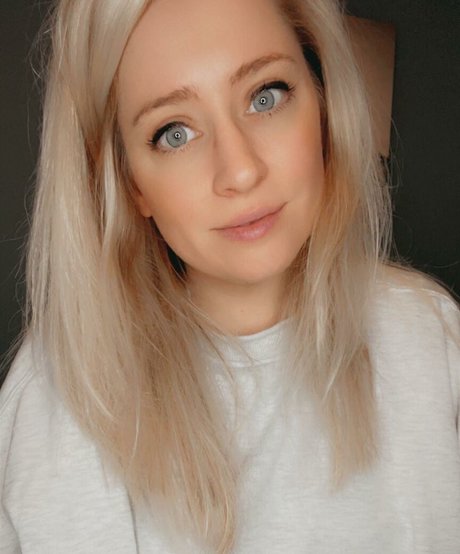Naakte gelekte OnlyFans-foto van Lottielushloves