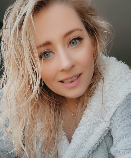 Naakte gelekte OnlyFans-foto van Lottielushloves