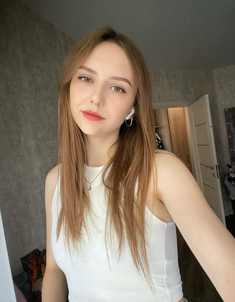 Naakte gelekte OnlyFans-foto van Emmmas