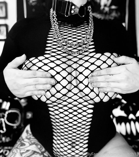 Naakte gelekte OnlyFans-foto van Smokewitch13