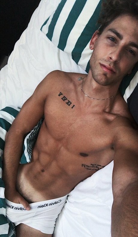 Naakte gelekte OnlyFans-foto van Battyboyfree