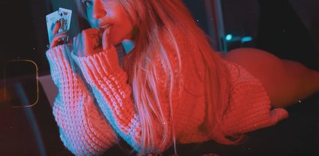 Naakte gelekte OnlyFans-foto van Annie Queen