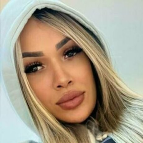 Naakte gelekte OnlyFans-foto van Thassara Santos