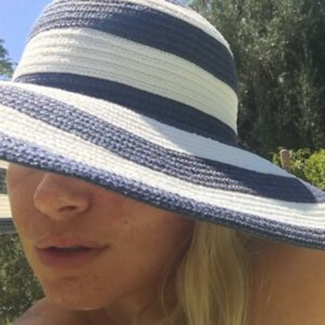 Naakte gelekte OnlyFans-foto van Anikka Albrite