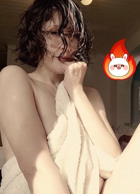 Naakte gelekte OnlyFans-foto van Space Bunny