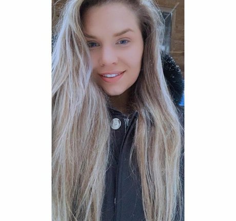 Naakte gelekte OnlyFans-foto van Joyce Straten