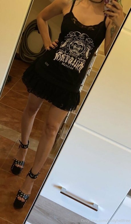 Naakte gelekte OnlyFans-foto van Hollyhellfree