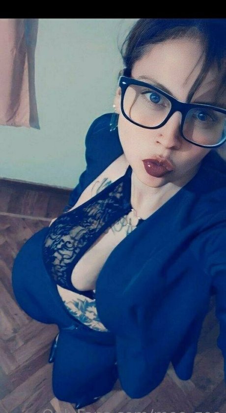 Naakte gelekte OnlyFans-foto van Meezee