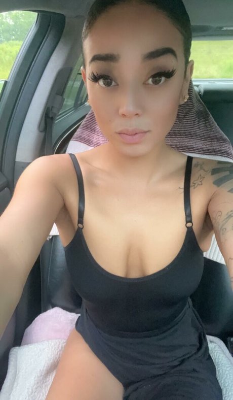 Naakte gelekte OnlyFans-foto van Mayasensation