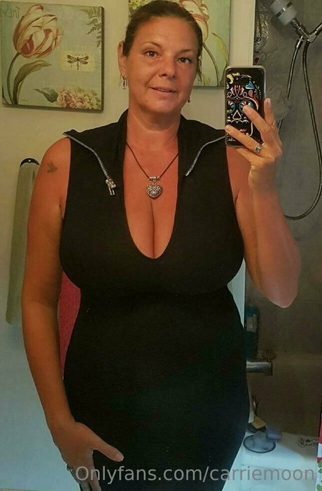 Naakte gelekte OnlyFans-foto van Carriemoon
