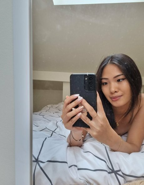 Naakte gelekte OnlyFans-foto van Sodyna