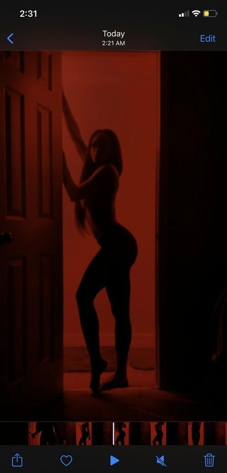 Naakte gelekte OnlyFans-foto van Rhondap