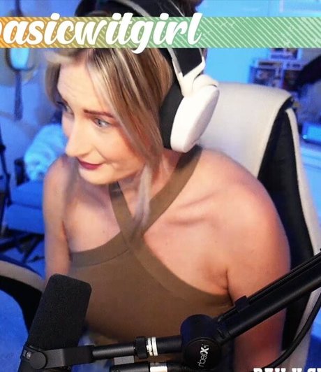BasicWitGirl