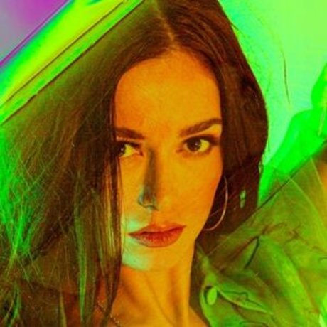 Naakte gelekte OnlyFans-foto van Emily England